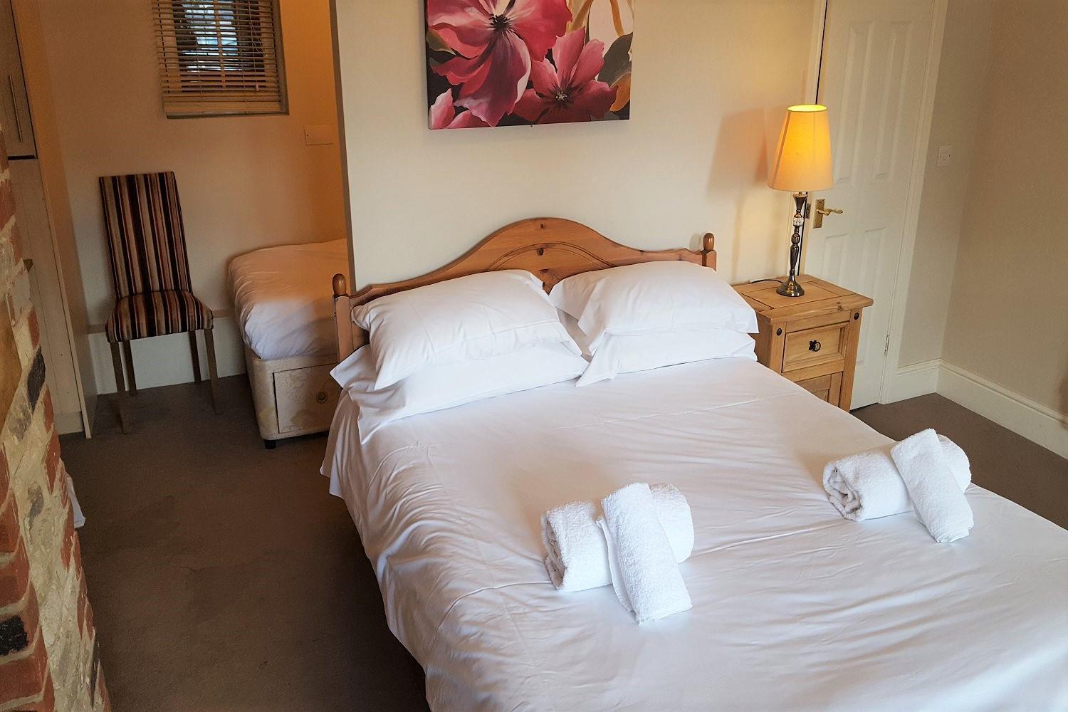 The Riverside 3* Lechlade